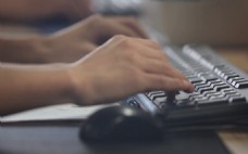 鼠标键盘白领办公室敲键盘打字鼠标商务电脑