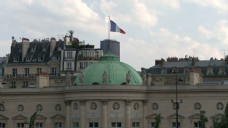 骑巴法国国旗在国立博物馆
