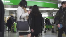 东京新宿火车站的通勤者