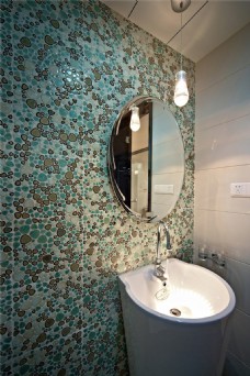 现代室内现代时尚浴室马赛克背景墙室内装修效果图