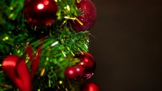 浪漫圣诞树铃铛装饰视频素材