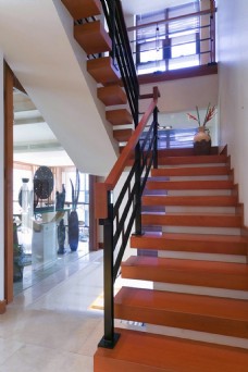 楼梯设计简约现代风走廊楼梯别墅效果图设计